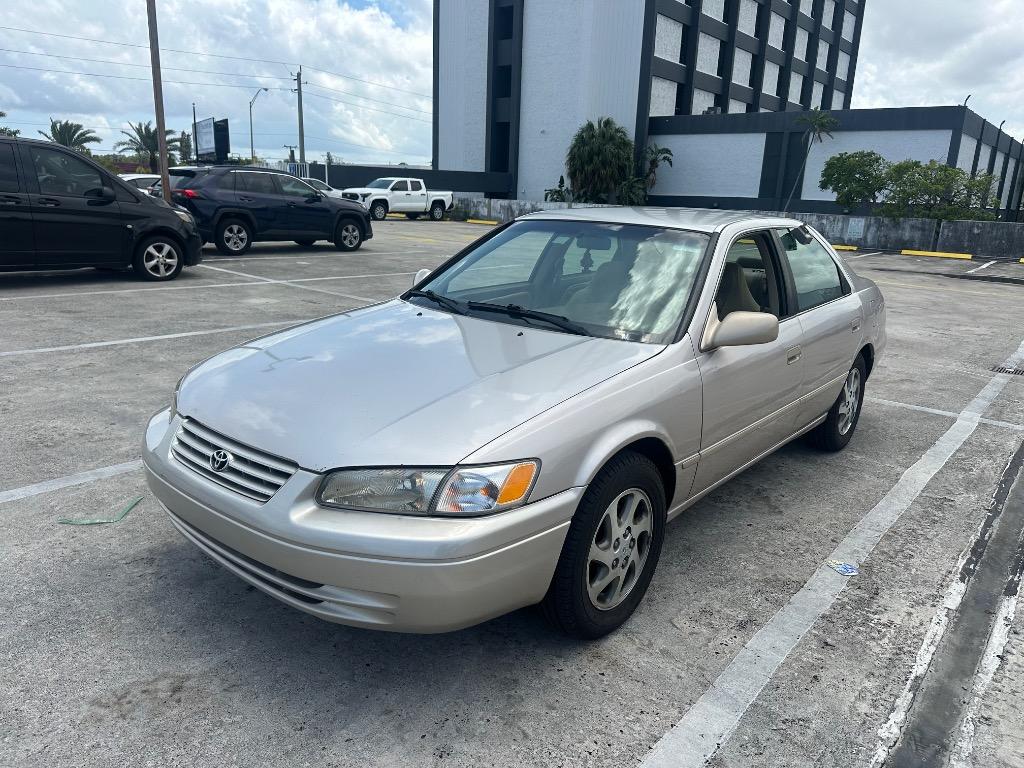 1999 Toyota Camry LE V6's photo