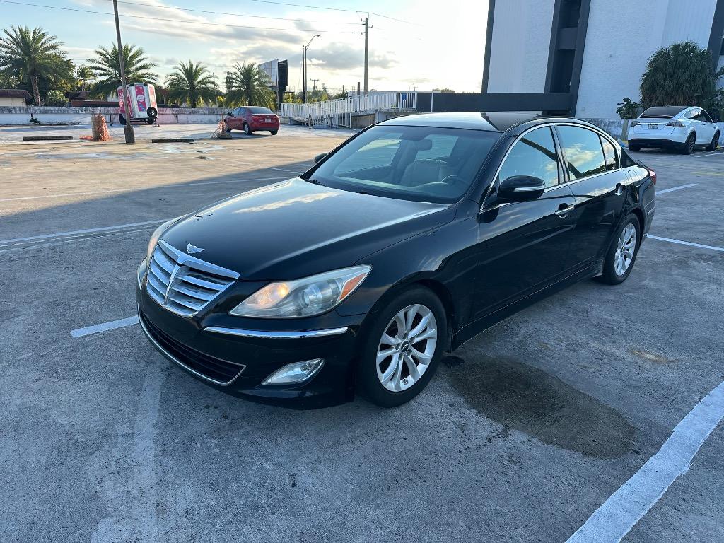2013 Hyundai Genesis 3.8's photo