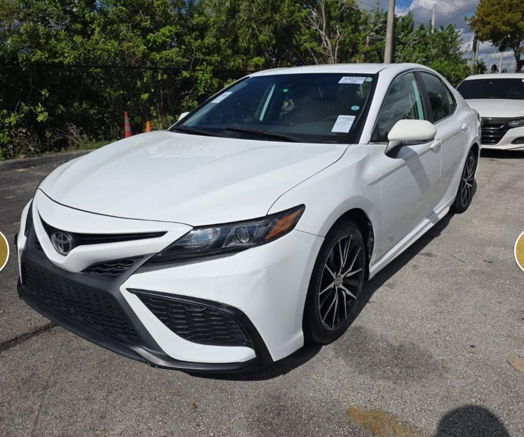 2021 Toyota Camry SE Nightshade's photo