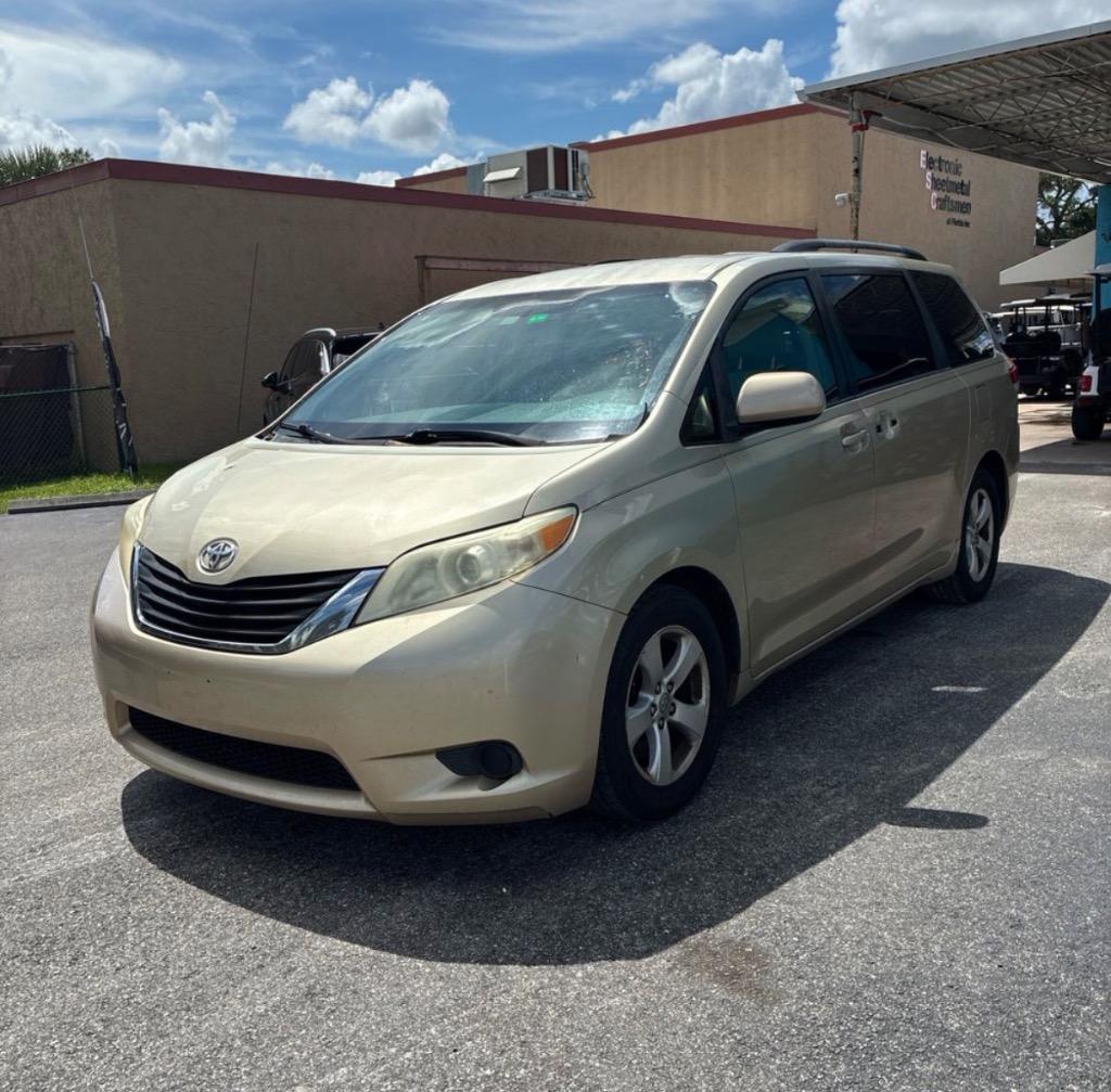 2014 Toyota Sienna LE